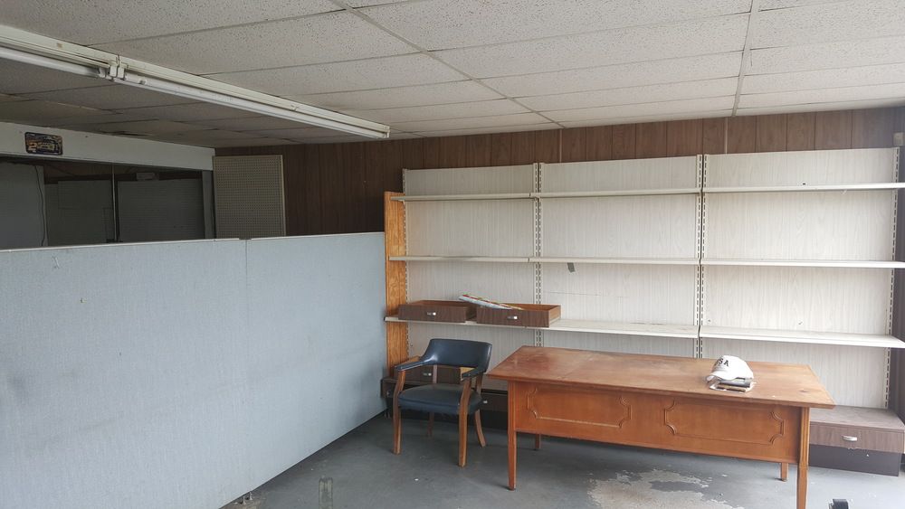 I-30 Commercial Building in Benton: 15412 Interstate 30 N, Benton, AR 72019